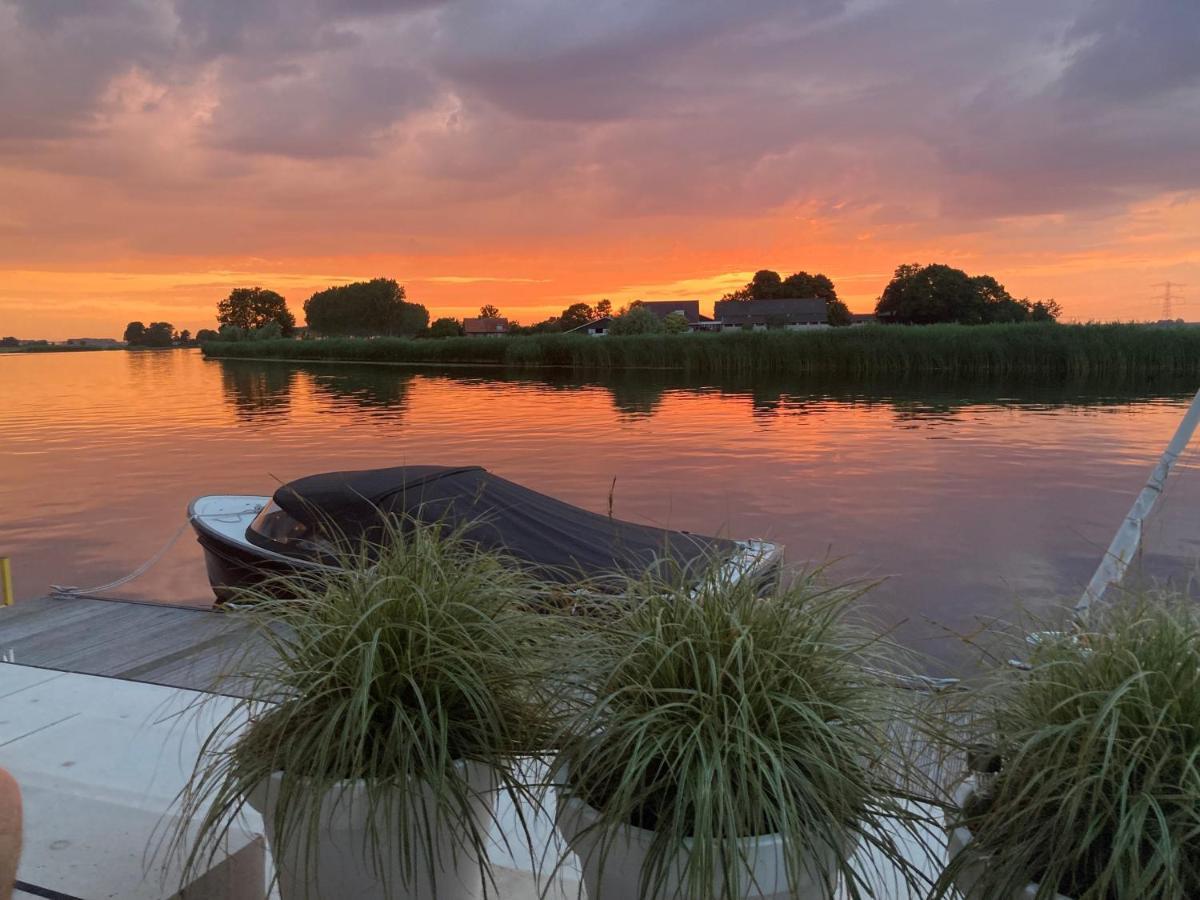 B&B Ganzendiep Aan Het Water Grafhorst Luaran gambar