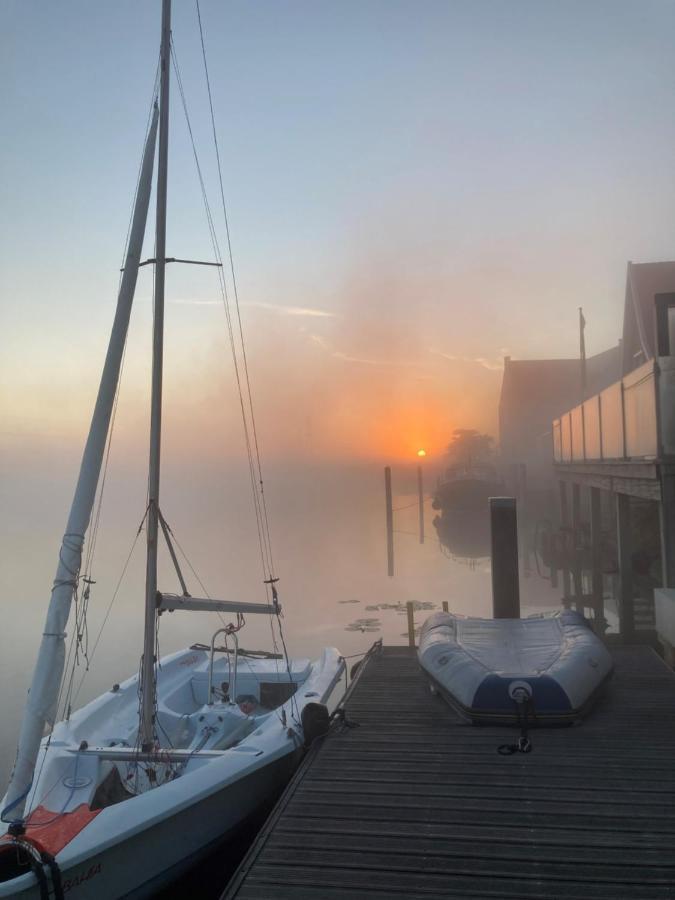 B&B Ganzendiep Aan Het Water Grafhorst Luaran gambar